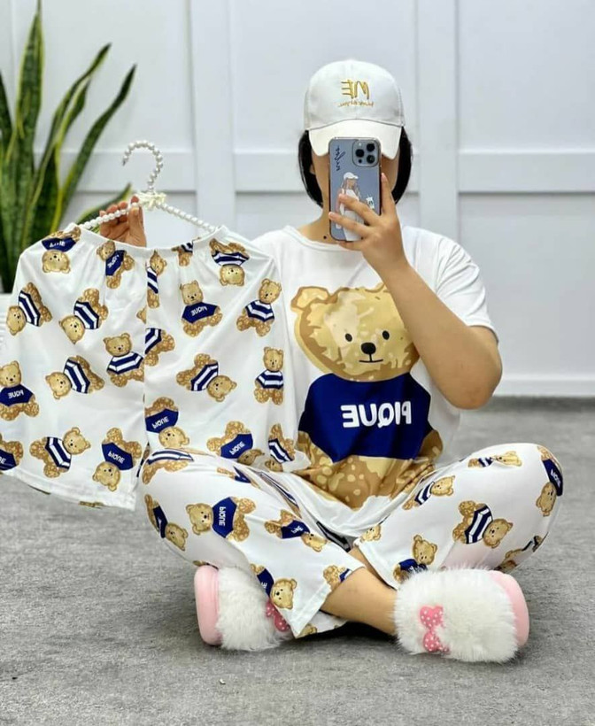 ست سهتیکه لباس راحتی زنانه شامل تیشرت، شلوار و شلوارک فانتزی با پارچه نرم و خنک، مناسب خانه و استایل روزمره