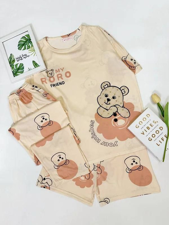 ست سهتیکه لباس راحتی زنانه شامل تیشرت، شلوار و شلوارک فانتزی با پارچه نرم و خنک، مناسب خانه و استایل روزمره