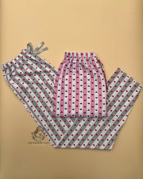 شلوار راسته زنانه طرح راهراه قلبی با جنس نخ پنبه نرم و خنک، مناسب سایز ۴۰ تا ۴۶ و رنگهای پاستلی